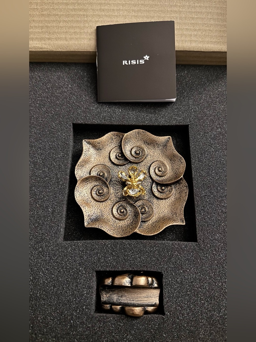Brand New In Box Vintage Luxury Risis ONCIDIUM MARY SAPORITA RUYI PLATE 24k Gold